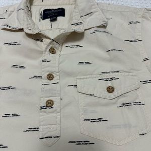 American Eagle Mens Classic Fit shirt. Size Small.Beige Color.